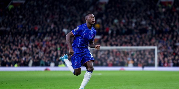 铁闸！凯塞多本场11次赢得球权+5次拦截，均为全场最多