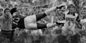 贝利基金会晒贝利与姆巴佩侧钩进球对比照片，姆巴佩转发