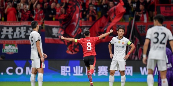 博鱼下载-蓉城4-1暂登顶中超 赛季双杀+送海港近14轮首败 费利佩百场战双响