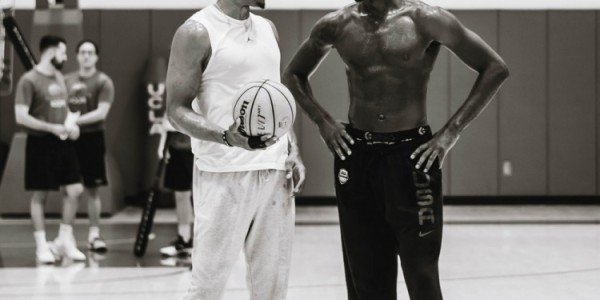 威少重返母校UCLA参与训练 亲自指导年轻球员保持竞技状态