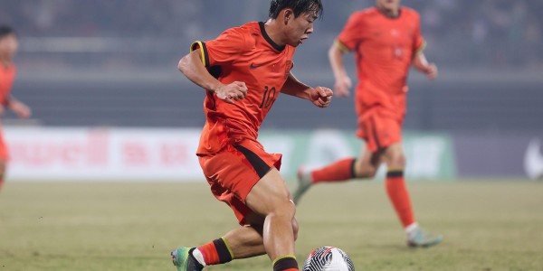 董路：邝兆镭在西班牙拿不到参赛证，将回国加盟深圳新鹏城